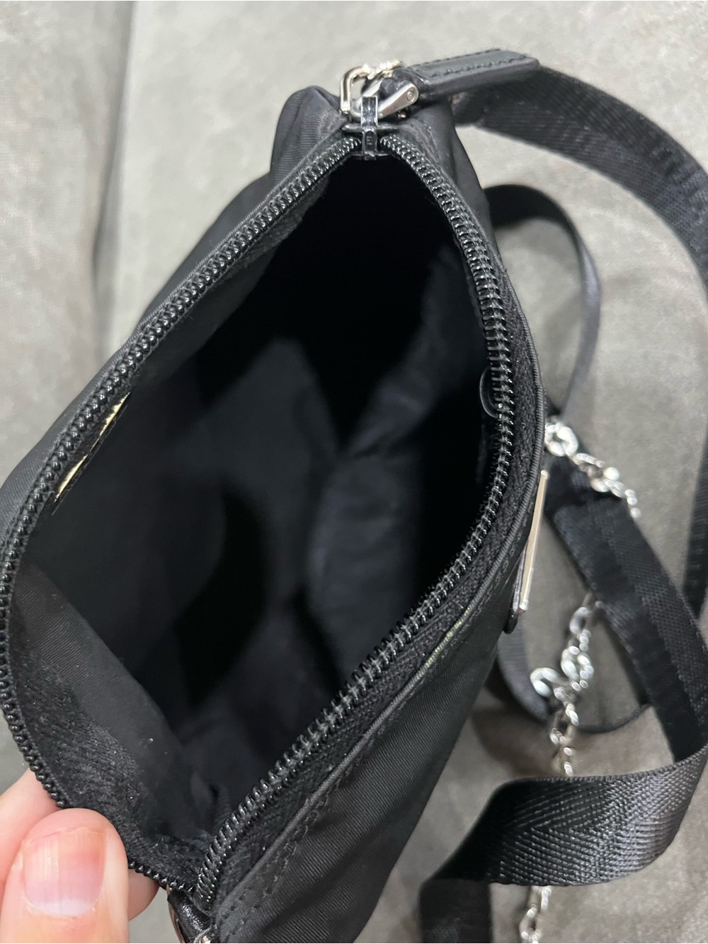 Prada bag - Picture 7 of 16
